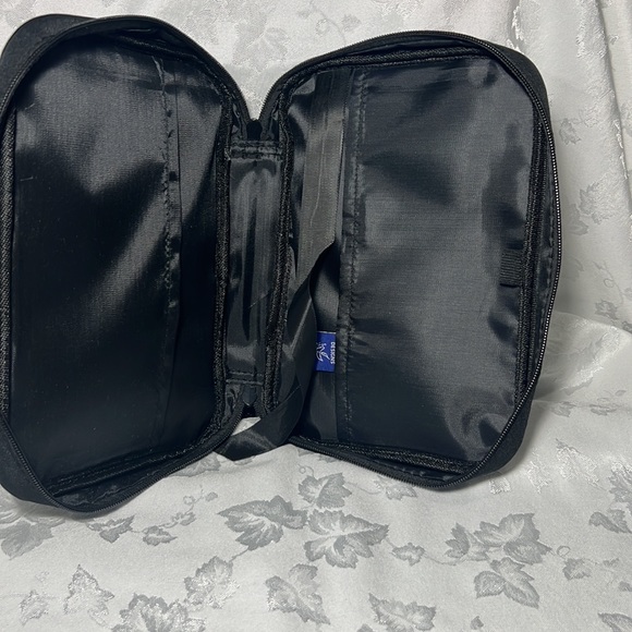 Bible Cover Carrying Case - Picture 6 of 7